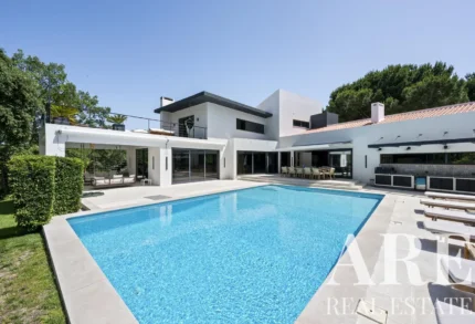 Villa 6-bedroom for sale in Quinta do Peru, Sesimbra, Setubal &bull; ARE41097