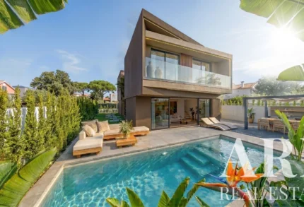 Villa 3-bedroom for sale in Aroeira, Almada, Setubal &bull; ARE41095
