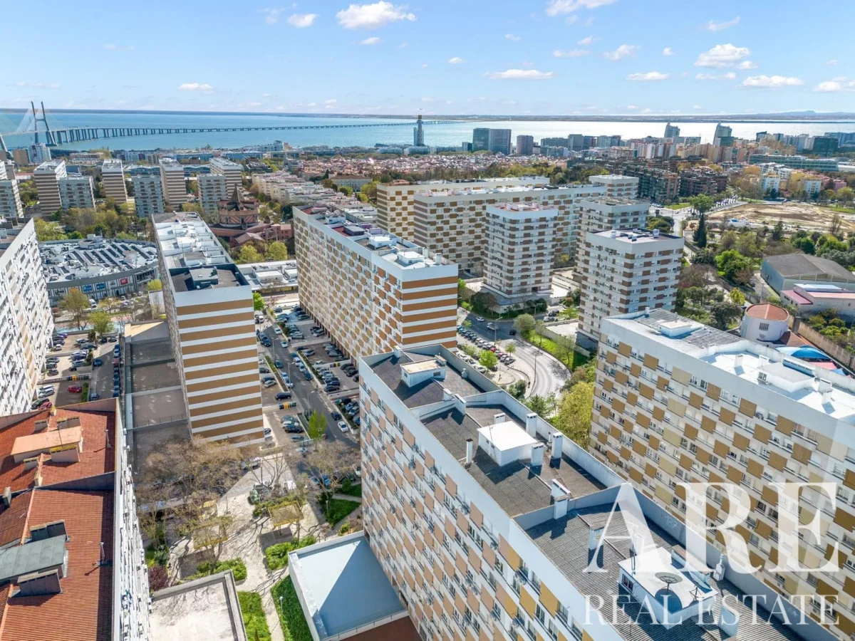 Apartment 5-bedroom for sale in Moscavide e Portela, Loures, Greater Lisbon &bull; ARE-39884