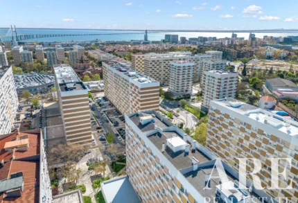 Apartment 5-bedroom for sale in Moscavide e Portela, Loures, Greater Lisbon &bull; ARE-39884