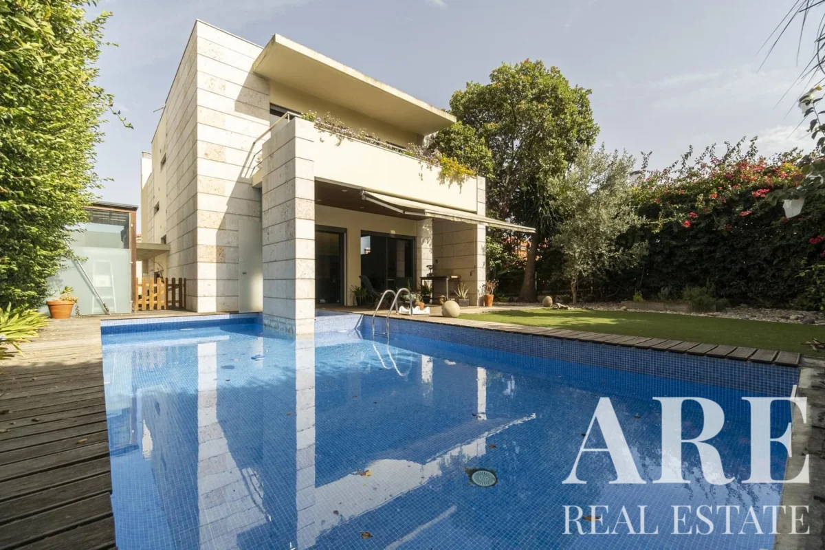Villa 5-bedroom for sale in Amoreira (Estoril), Cascais, Greater Lisbon &bull; ARE-37277