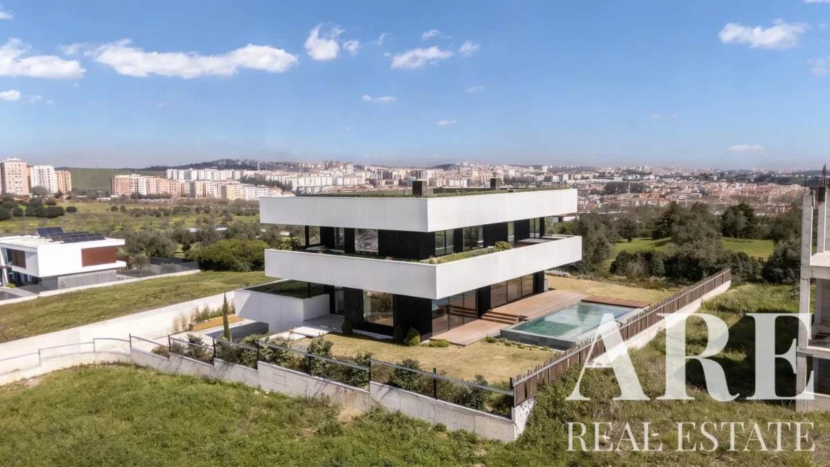 Villa 4-bedroom for sale in Oeiras Golf Residence, Oeiras, Greater Lisbon • ARE-39767