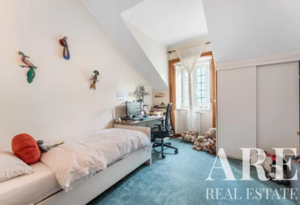 Villa 5-bedroom for sale in Monte Estoril, Cascais, Greater Lisbon &bull; ARE-41047