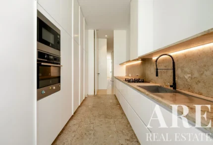 Apartment 3-bedroom for sale in Restelo, Lisbon &bull; ARE-41185