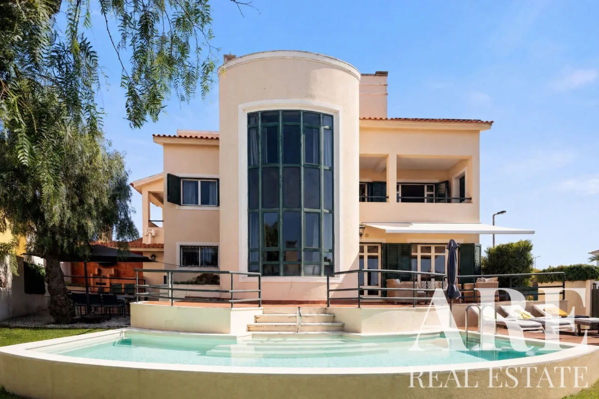 Villa 5-bedroom for sale in Parede, Cascais, Greater Lisbon &bull; ARE-41310