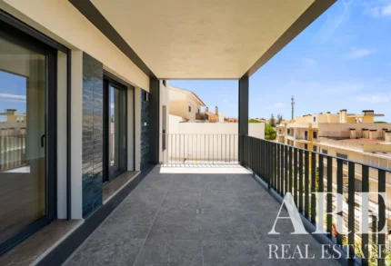 Apartment 3-bedroom for sale in 2645-176 &bull; ARE-41270