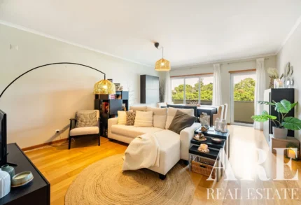Apartment 4-bedroom for sale in Carnaxide, Oeiras, Greater Lisbon &bull; ARE-41304