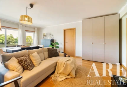 Apartment 4-bedroom for sale in Carnaxide, Oeiras, Greater Lisbon &bull; ARE-41304