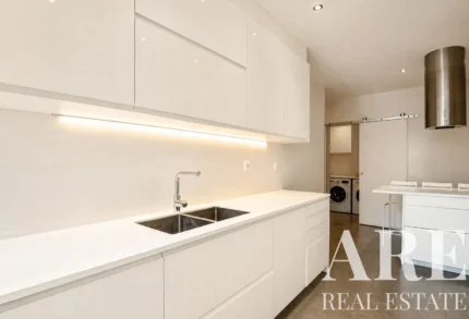 Apartment 4-bedroom for sale in Roma, Lisbon &bull; ARE-41113