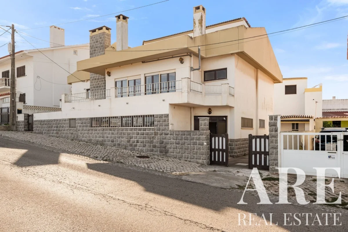 Villa 14-bedroom for sale in Peniche, Leiria • ARE-41452