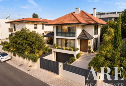 Villa 3-bedroom for sale in Linda-a-Velha, Oeiras, Greater Lisbon &bull; ARE-41504