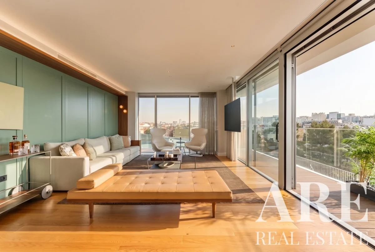 Apartment 4-bedroom for sale in Sete Rios, Lisbon • ARE-41526