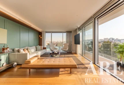 Apartment 4-bedroom for sale in Sete Rios, Lisbon &bull; ARE-41526