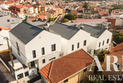 Villa 4-bedroom for sale in Amoreira (Estoril), Cascais, Greater Lisbon &bull; ARE-41528