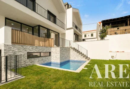 Villa 4-bedroom for sale in Amoreira (Estoril), Cascais, Greater Lisbon &bull; ARE-41528
