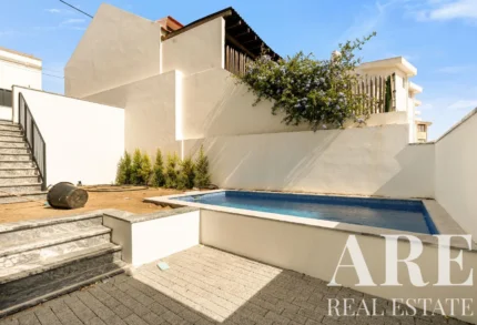 Villa 4-bedroom for sale in Amoreira (Estoril), Cascais, Greater Lisbon &bull; ARE-41529