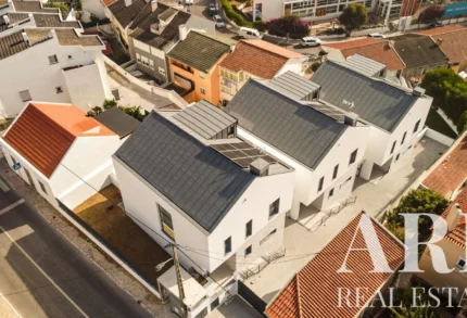Villa 4-bedroom for sale in Amoreira (Estoril), Cascais, Greater Lisbon &bull; ARE-41530