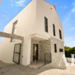 Villa 4-bedroom for sale in Amoreira (Estoril), Cascais, Greater Lisbon &bull; ARE-41530 - gallery image