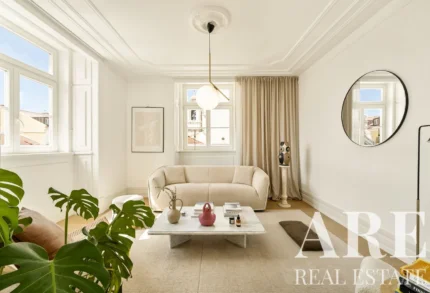 Apartment 2-bedroom for sale in Castelo, Lisbon &bull; ARE-41545