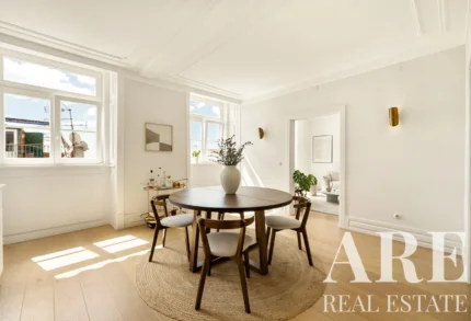 Apartment 2-bedroom for sale in Castelo, Lisbon &bull; ARE-41545