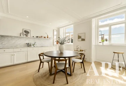 Apartment 2-bedroom for sale in Castelo, Lisbon &bull; ARE-41545