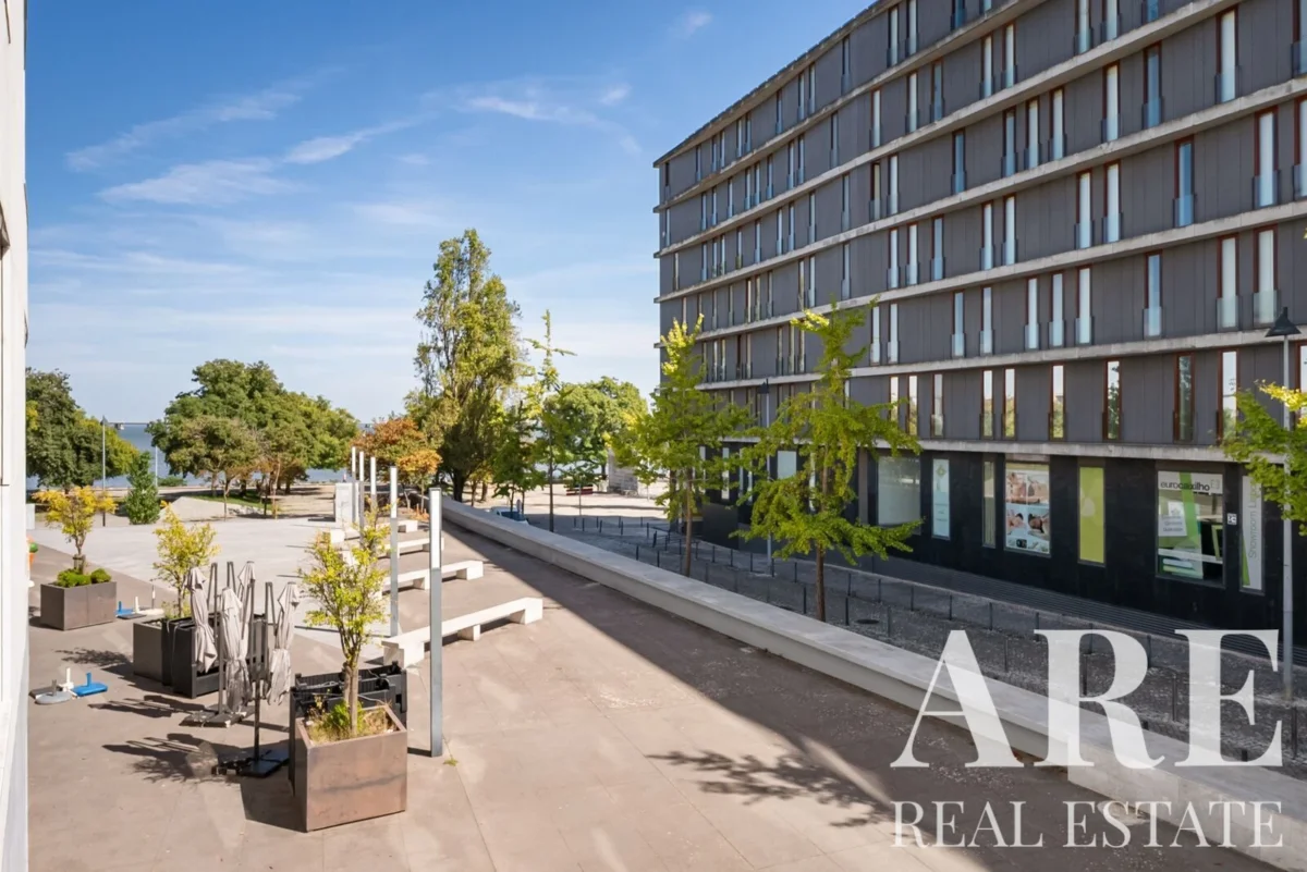 Apartment 3-bedroom for sale in Condominio da Torre, Parque das Nações, Lisbon &bull; ARE-41576