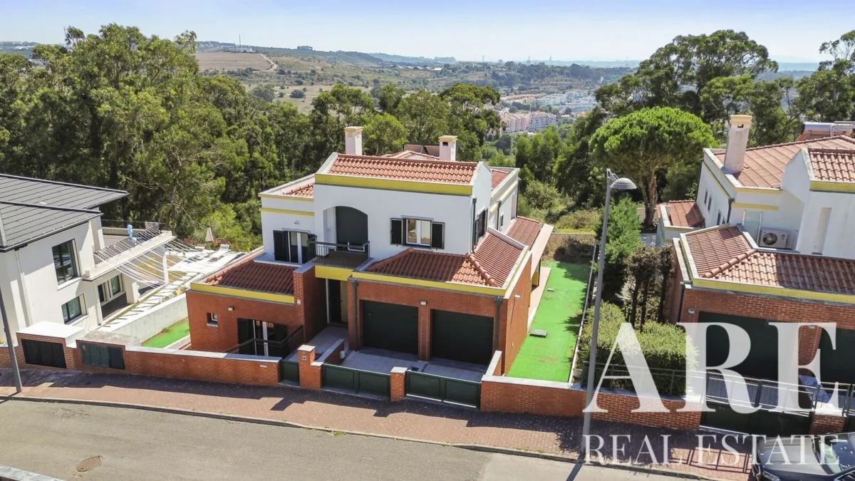 Villa 5-bedroom for sale in Oeiras Golf Residence, Oeiras, Greater Lisbon &bull; ARE-41578