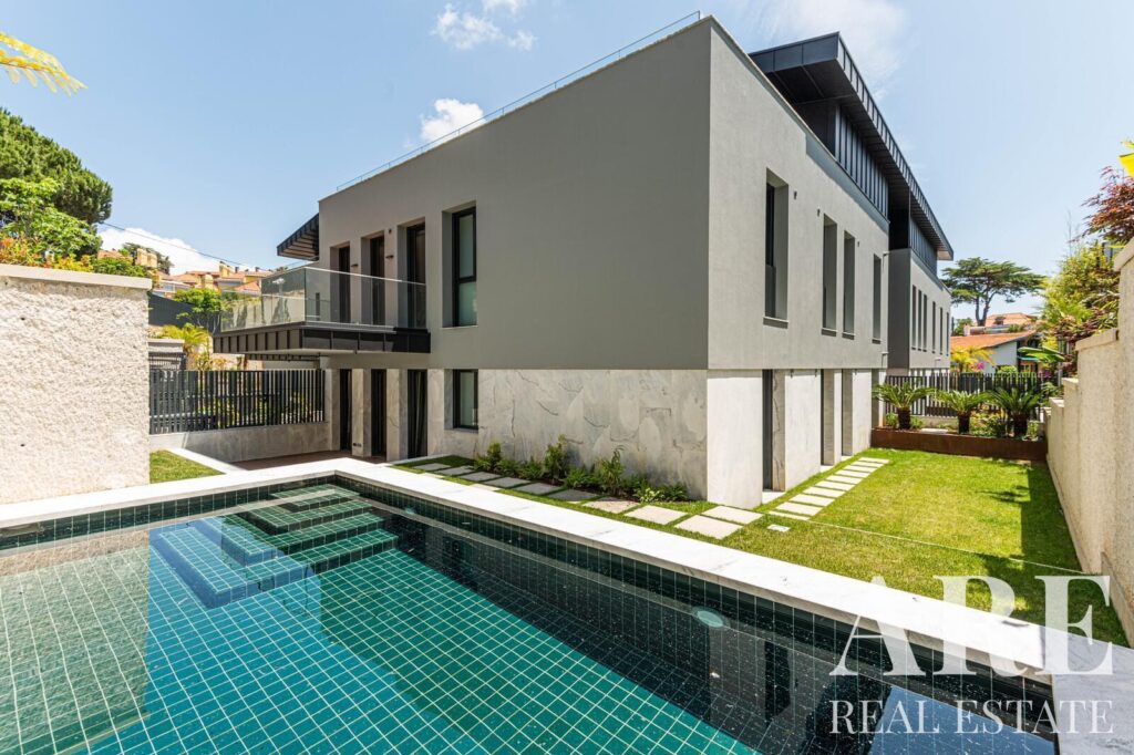 Apartment 3-bedroom for sale in Estoril, Cascais, Lisbon