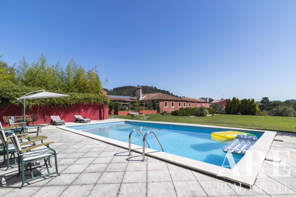 Farmhouse 8-bedroom for sale in Ourém, SANTAREM • ARE20662