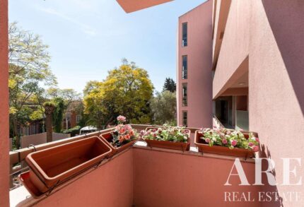 Apartment 2-bedroom for sale in Lapa, Lisbon