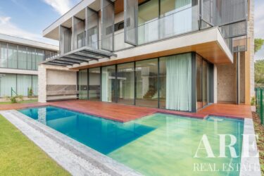 Villa 4-bedroom for sale in Boutique Vilas, Guia, Cascais, Lisbon